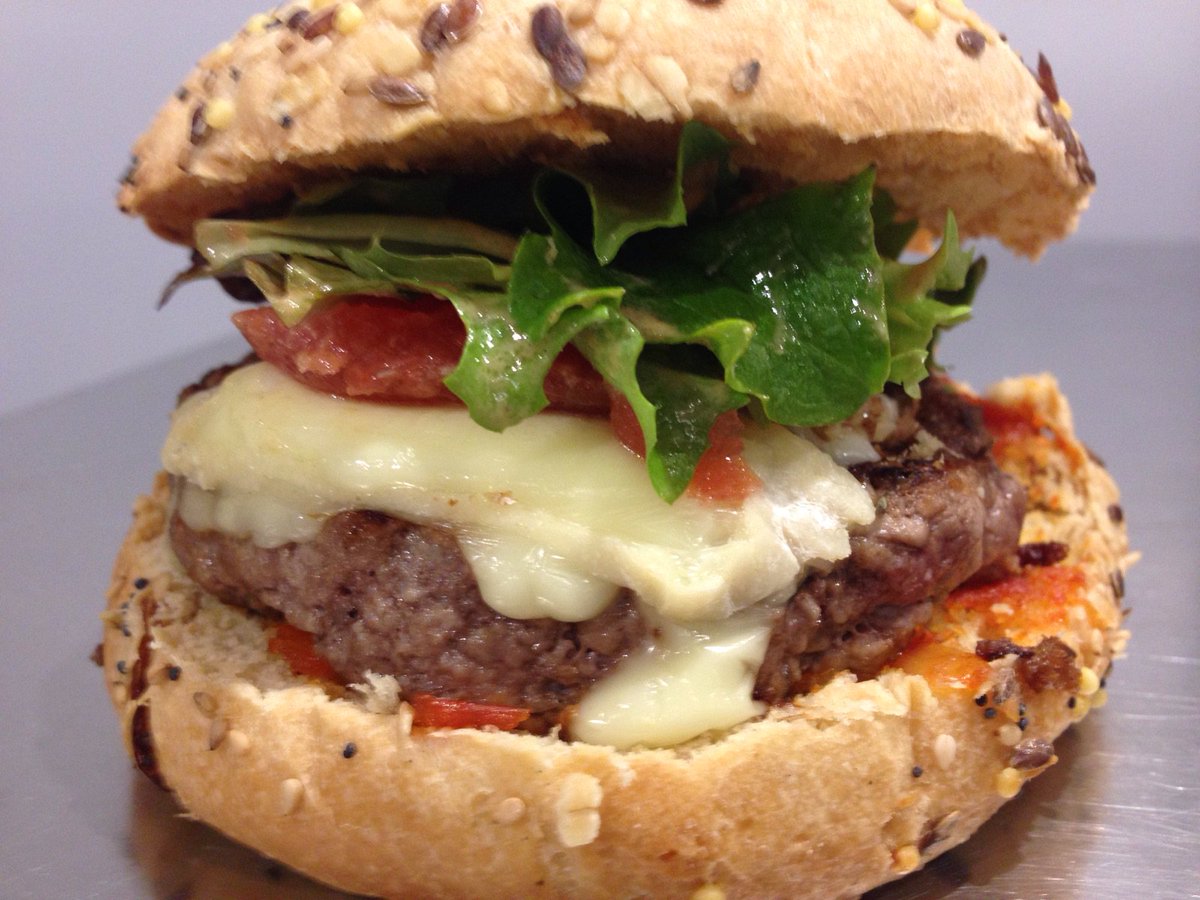 LeBreak_RFT's tweet photo. Découvrez notre burger du moment au chèvre! Vous trouverez tous les details sur notre site! https://t.co/h1iNG71CGU https://t.co/scmytiYJrk