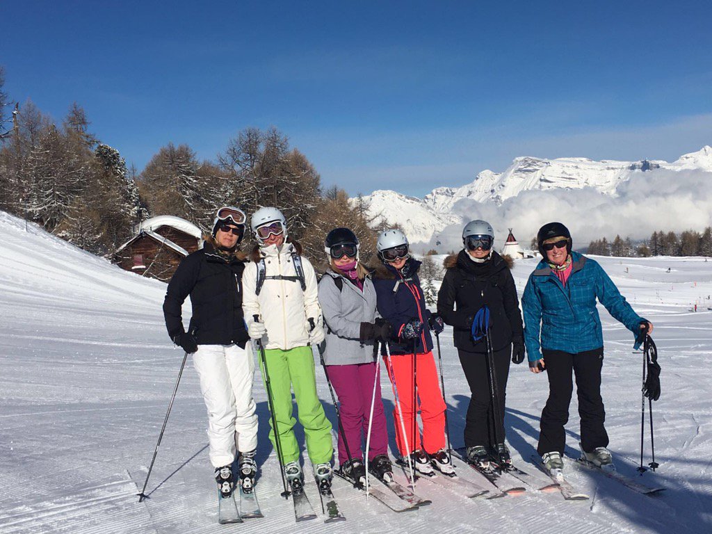 sandranthorp's tweet photo. Fab ski day with the girls #LesCollons https://t.co/cqyG4qFMT7