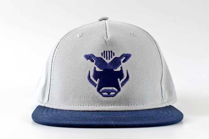 JavatoJonesCo's tweet image. NUEVA GORRA #JAVATOJONES Gris con logo en Navy.

Disponible en Medellín y Bogotá (Envíos a hola@javatojones.com)