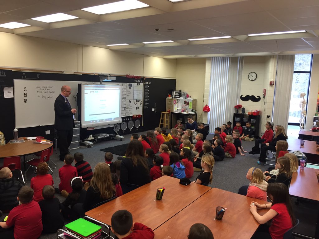 MentzWDA's tweet photo. Guest speaker from the local bank, TCU, to teach about managing money #takemeonvaca @newtechnetwork @WDAPlymouth https://t.co/1YJPboSZt1