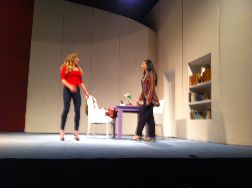 fconsydig's tweet photo. Dos genias de la actuación @raquelgarzac  y @KlitboCynthia anoche en Rosa de dos Aromas @D2Aromas https://t.co/CzZ34ftoH3