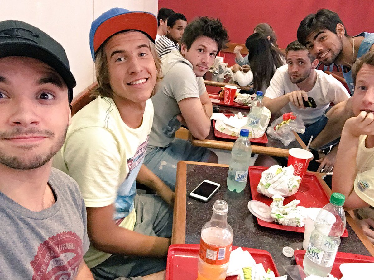 AguCasanova_'s tweet image. Comiendo 🖖🏿