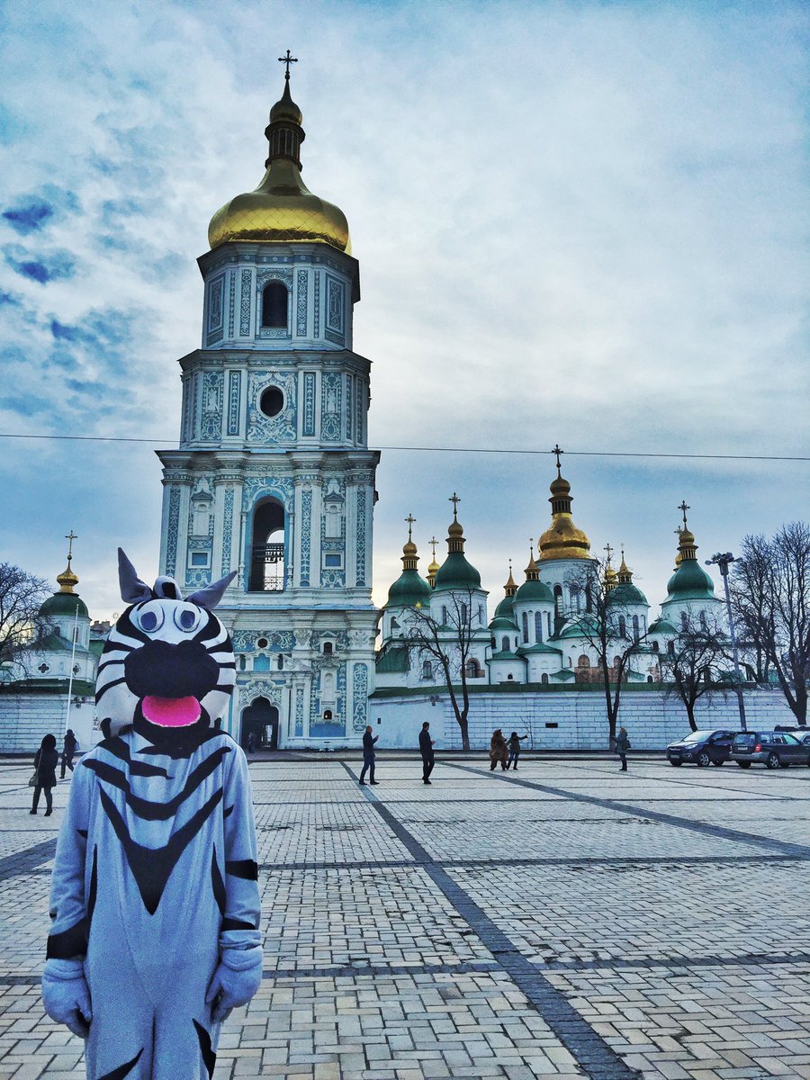 nohawbashir's tweet photo. Exploring #Kiev... History meets new age. Soviet memories, anniversary of a revolution, food and art #Ukraine https://t.co/EQwIFatPLJ