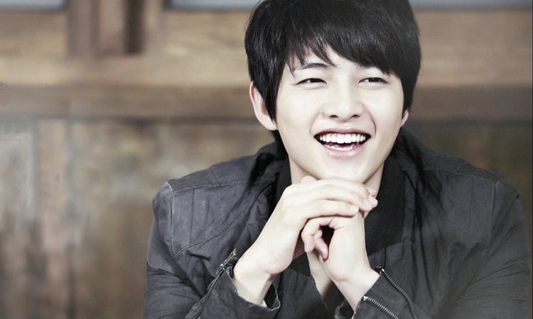 soompi's tweet photo. #SongJoongKi Revealed to Be a Regular Donator to Korea Childhood Leukemia Foundation
https://t.co/uku6KeJsS5 https://t.co/zDViGf7DQn