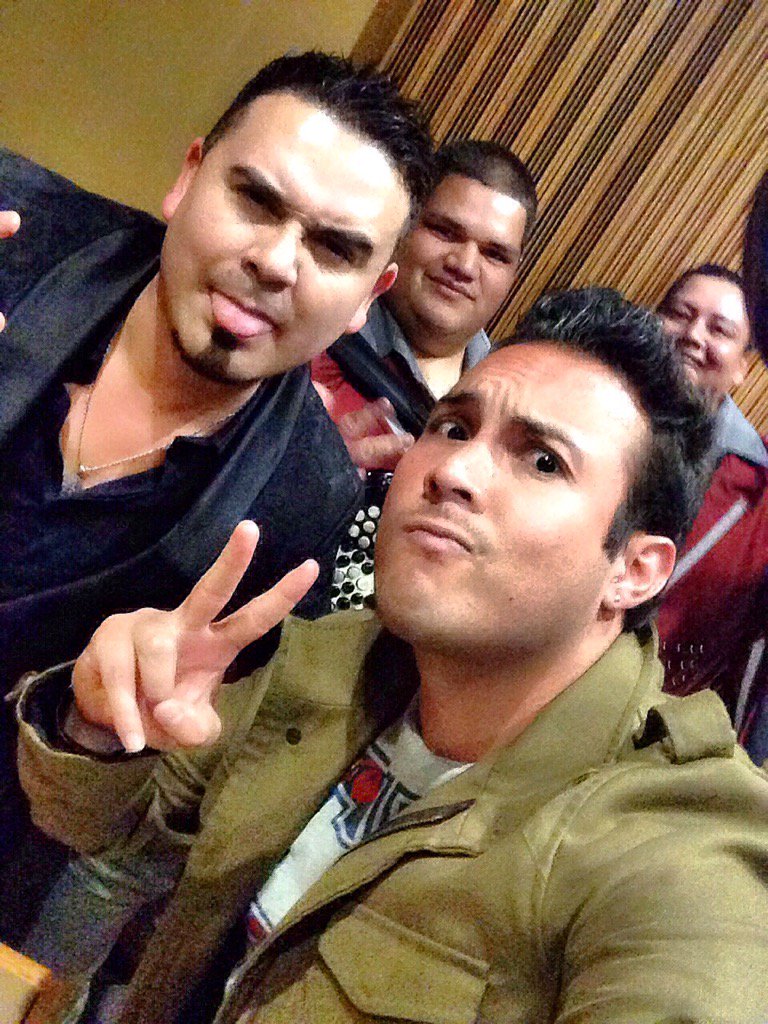 yosoyyaco's tweet photo. Con la banda! @aaronilusion @grupocanaveral @BANDARECODITOSS @ClaudioAlcaraz https://t.co/p28iIj2Bny