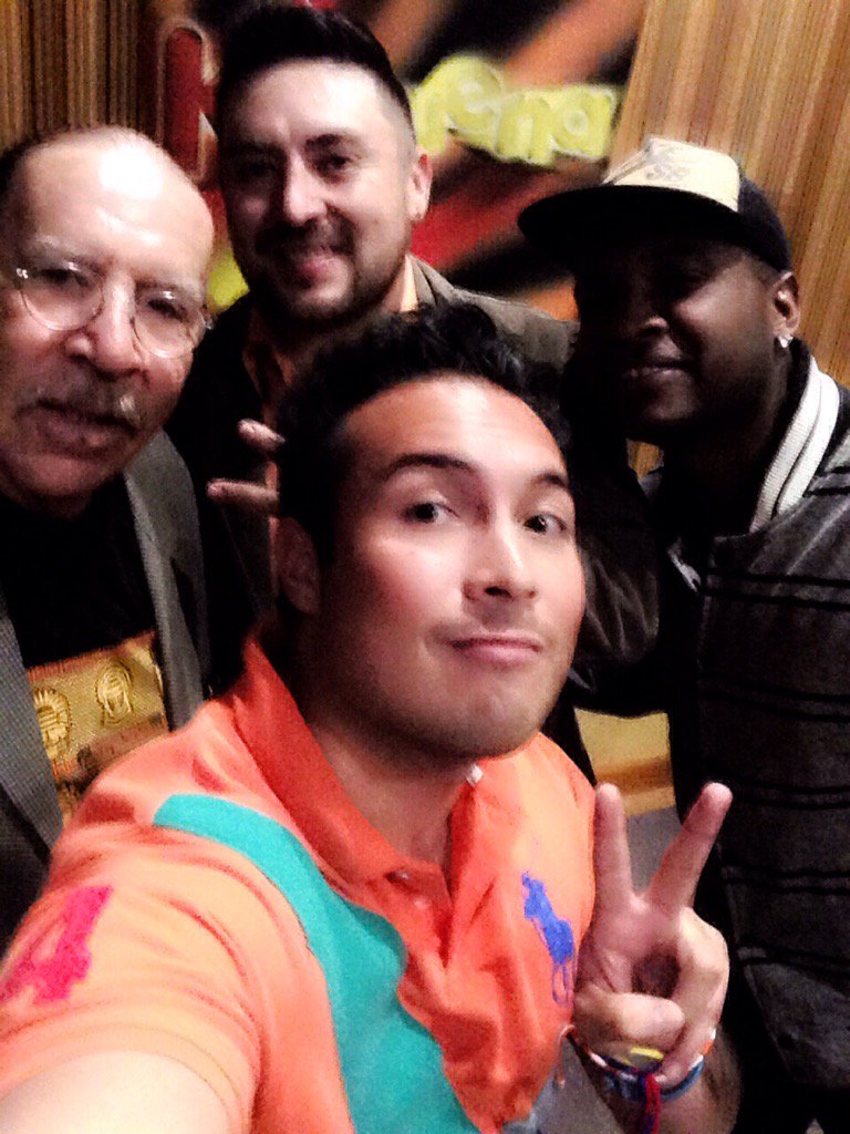 yosoyyaco's tweet photo. Con la banda! @aaronilusion @grupocanaveral @BANDARECODITOSS @ClaudioAlcaraz https://t.co/p28iIj2Bny