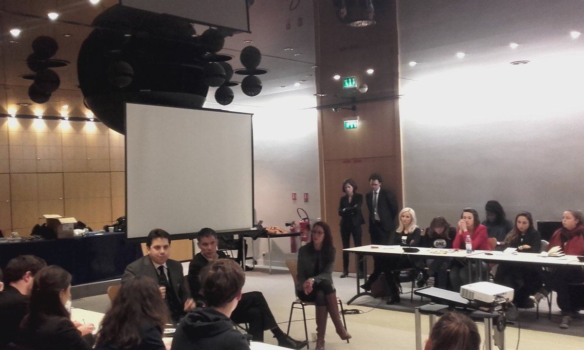 Perrine_mdn's tweet image. Merci à @faureolivier, député, et @PKlugman, adjoint à la Maire de Paris, pour ces échanges avec les #ONEYouth2016