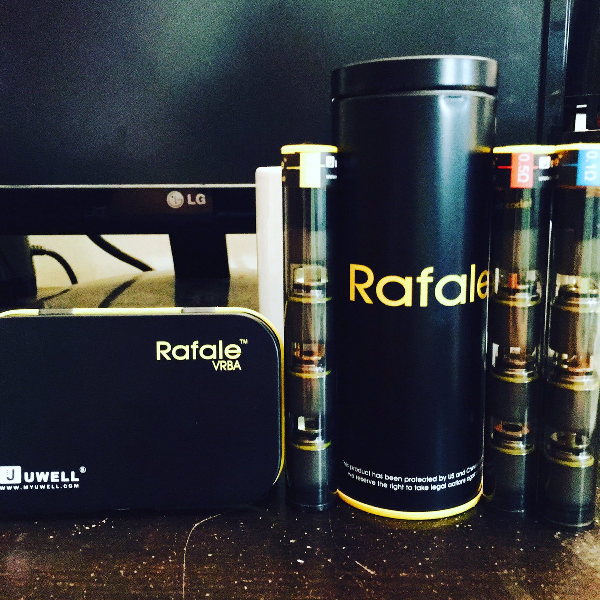 tiavapes's tweet photo. Must be 18+ &amp; able to prove it! Follow @tiavapes, like, retweet! Yay!🎁💋💨✨💕 #VAPEGIVEAWAY #VAPEQUEEN #CLOUDSBITCH https://t.co/vh9eW1cIyr