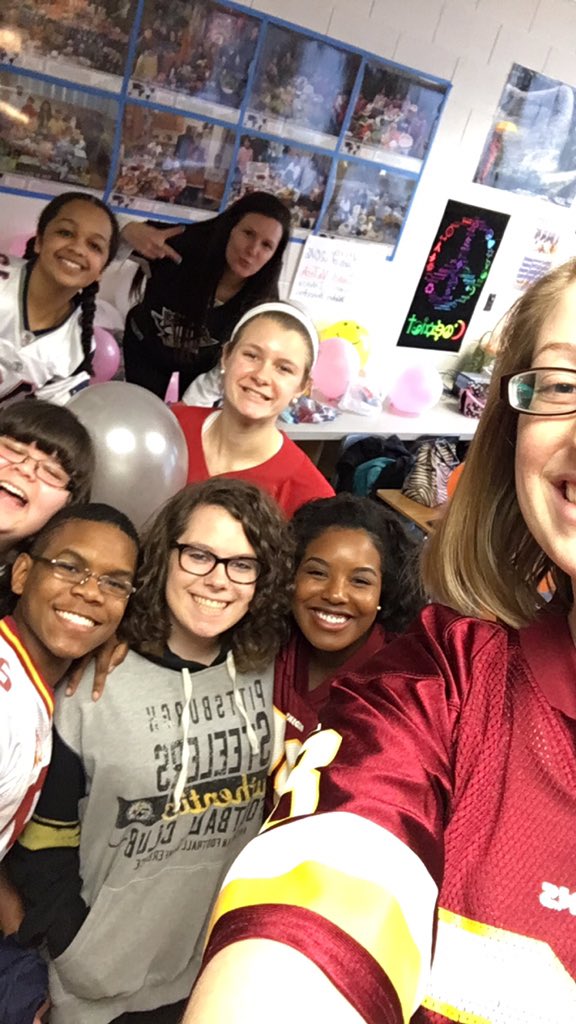 thspeer's tweet photo. TACKLING BULLYING #HUSKIESDONTHATE https://t.co/3U2BMDe8lf