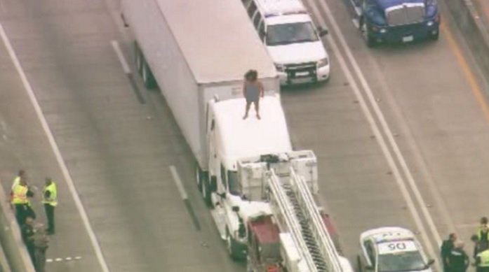 A naked woman dancing on truck snarls traffic bit.ly/1ROY7jX?utm_me… #YesThisHappened #LifeIsStrange https://t.co/0aLSawRjTV