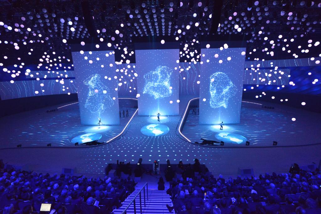 BMW's tweet image. To celebrate 100 years of BMW Group, we proudly present the #BMW VISION NEXT 100! next100.bmw/en/index.html #next100