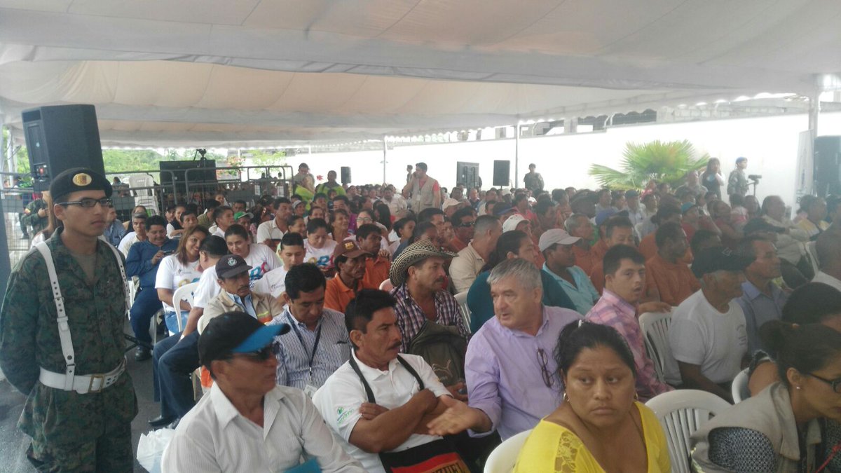 APaisSucumbios's tweet photo. @MashiRafael en minutos inaugurará el nuevo #Hospitaliess en #Sucumbios
Sigue el gastó público.!! @JPAISNacional https://t.co/JOBa4MUiSp