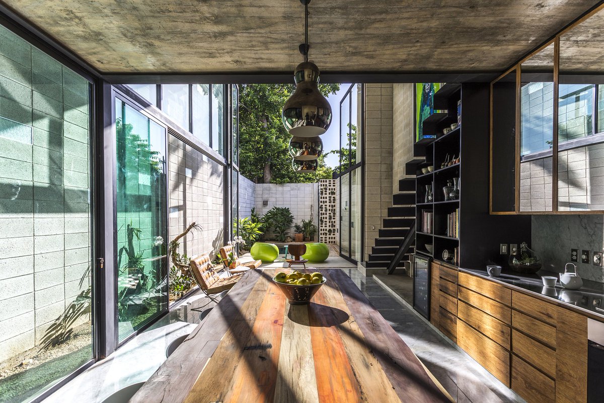HearthLondon's tweet image. The kitchen and dining area of a house in Mérida, Mexico Photographed by David Cervera.#BarcelonaChairs #Decor #Home