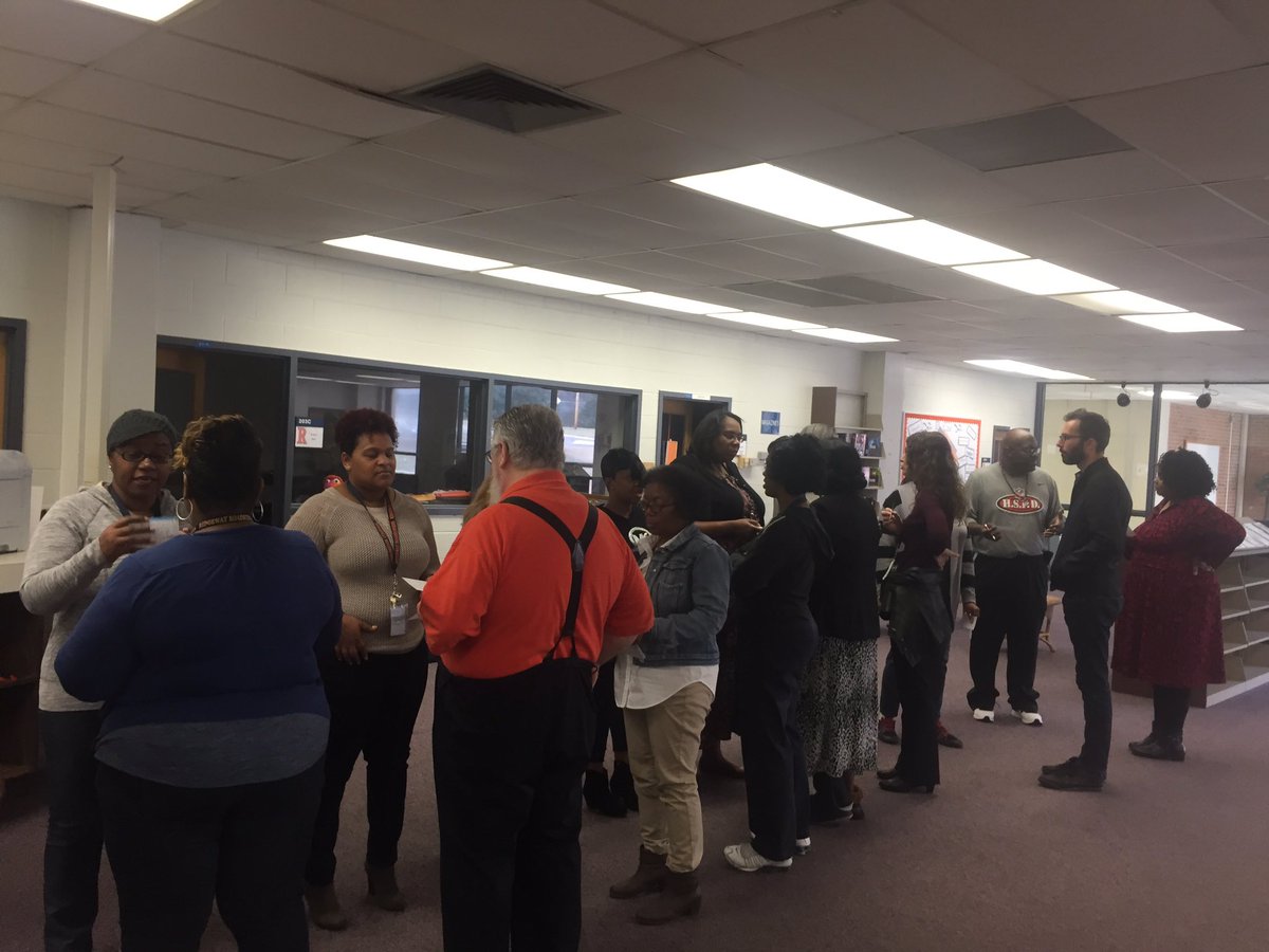 AndreaHonigsfel's tweet image. Line up and fold in Memphis, too! #coteachchat #ellchat #edchat @mariagdove