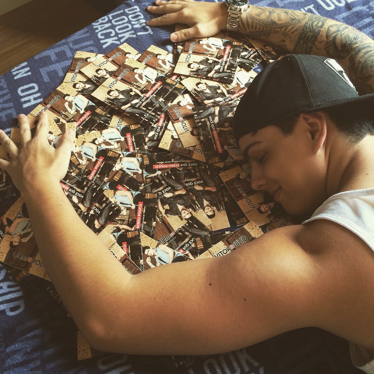 ojusantos's tweet photo. Sonho realizado! #primeiroCD 😍 https://t.co/n7KFYEsMQa