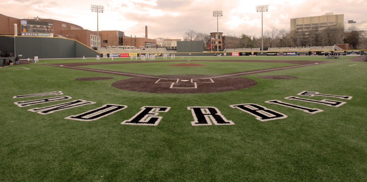 CommodoreNation's tweet image. .@MLB Full of @VandyBaseball Connections Behind the Scenes - By @TheEricWJones bit.ly/1OXHii6