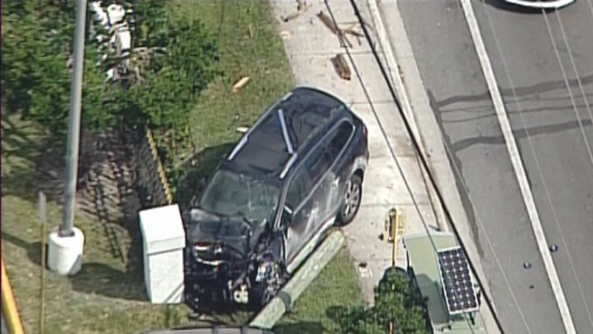 3 injured after SUV crashes into utility pole, hitting 2 people in Oakland Park bit.ly/1ROZ3ow?utm_me… https://t.co/dhMWeUaGX6