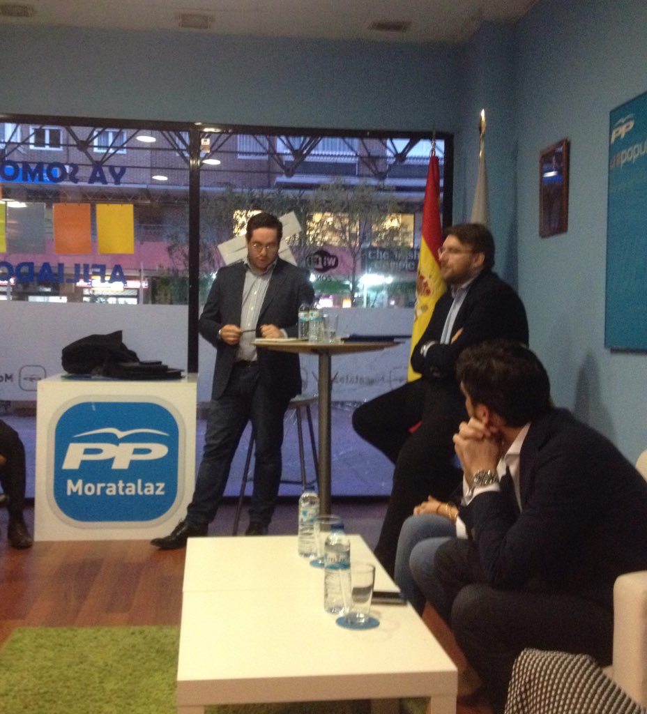 sergionavarro24's tweet photo. En el coloquio sobre las primarias de #EEUU16 con @NNGGMoratalaz https://t.co/sIQj46njSW