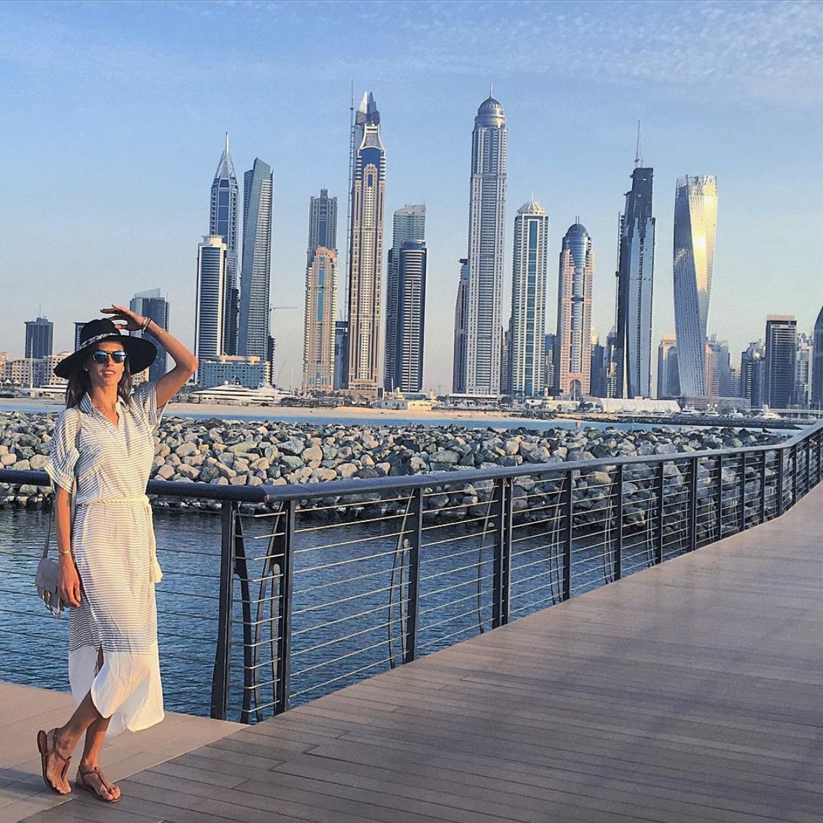 alebyAlessandra's tweet photo. @angelalessandra exploring #Dubai paradise in the Santa Fe hat: https://t.co/Eff6KZw7bM @freepeople https://t.co/FnGImGrum6