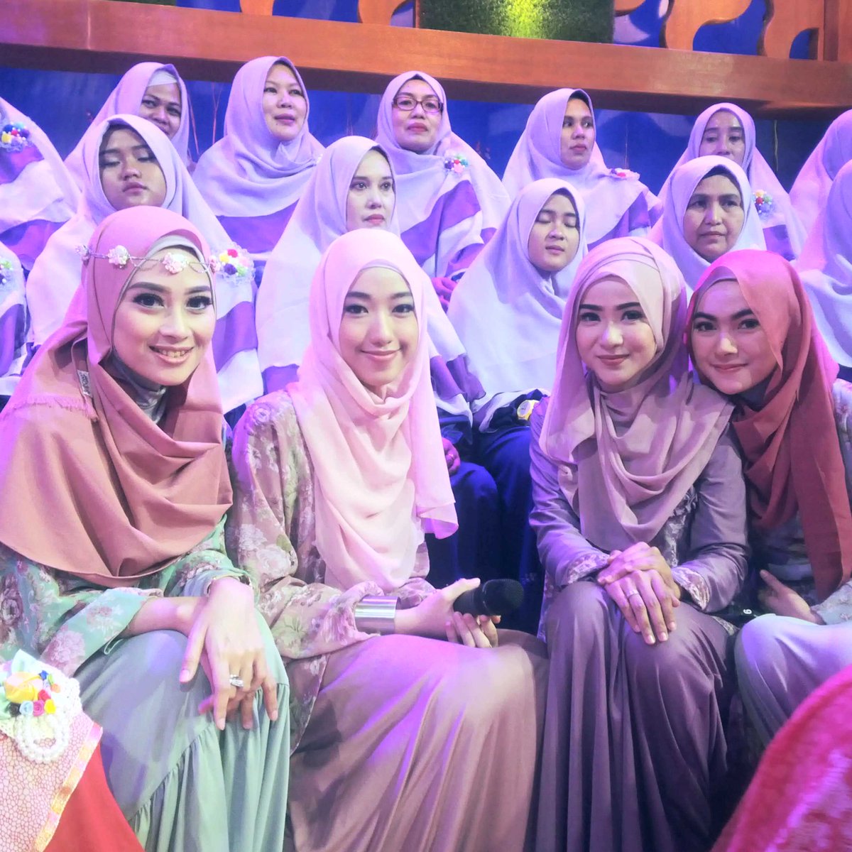 mega_memoi's tweet photo. Ada yang cantik2 @NouraHiPop_ID @islamitu_indah pagi ini.. @TRANSTV_CORP #Sssstt Rahasia Ya! https://t.co/2fioR6vLyI