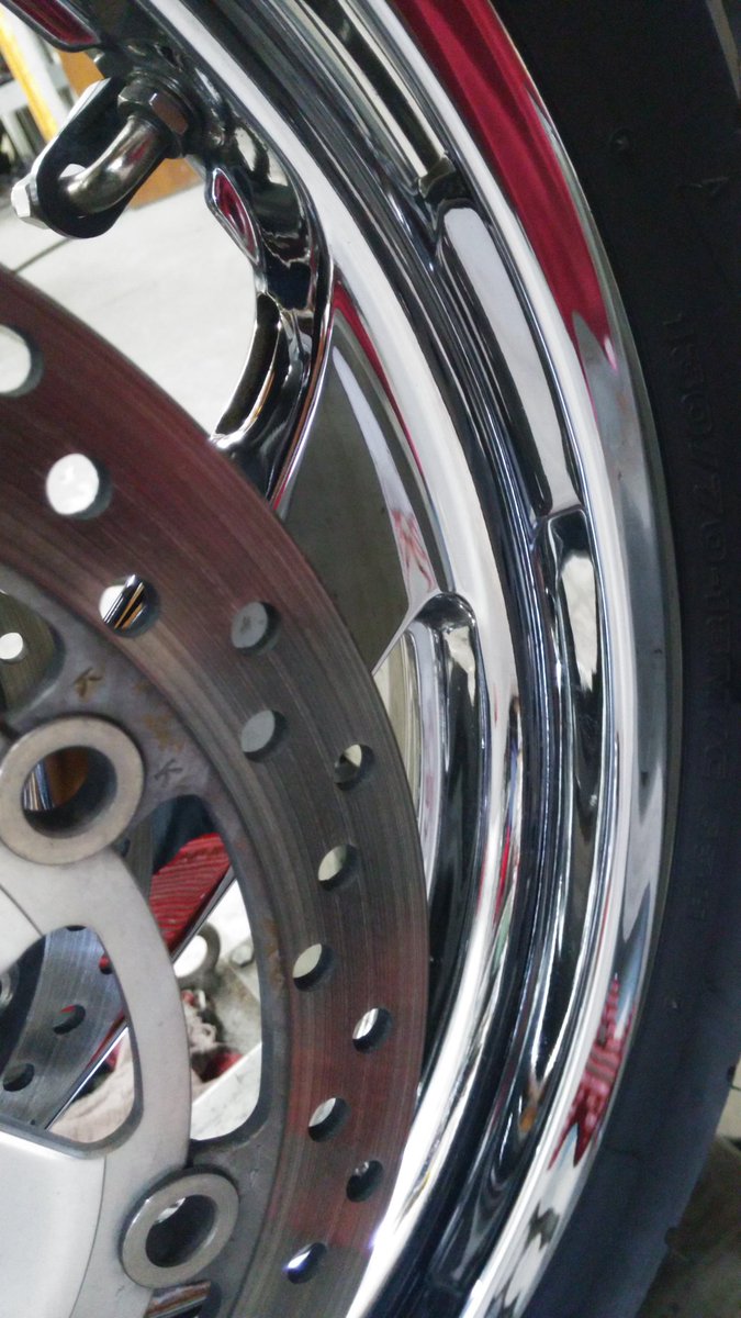 darkskull15_s's tweet photo. Oxidase chrome rim. One step paint correction and polished the chrome, then SapphireV1 Coating. 
#Flightshield https://t.co/pfSSHzVhgA