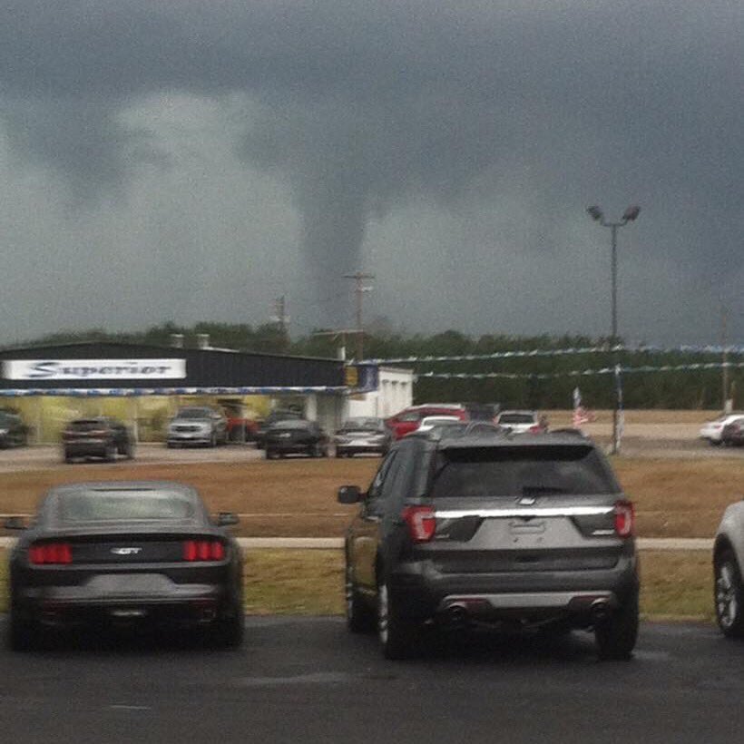 _Pablooooo's tweet photo. @WRAL @ABC11_WTVD tornado in Henderson nc https://t.co/1nANjLQXz6