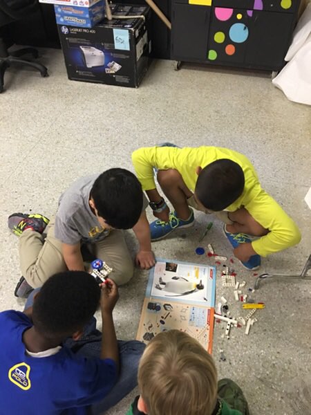HollyHillElem's tweet photo. 3rd grade ABC students build robotic animals #ecslearn #hhelearn https://t.co/ug3nM63oPk