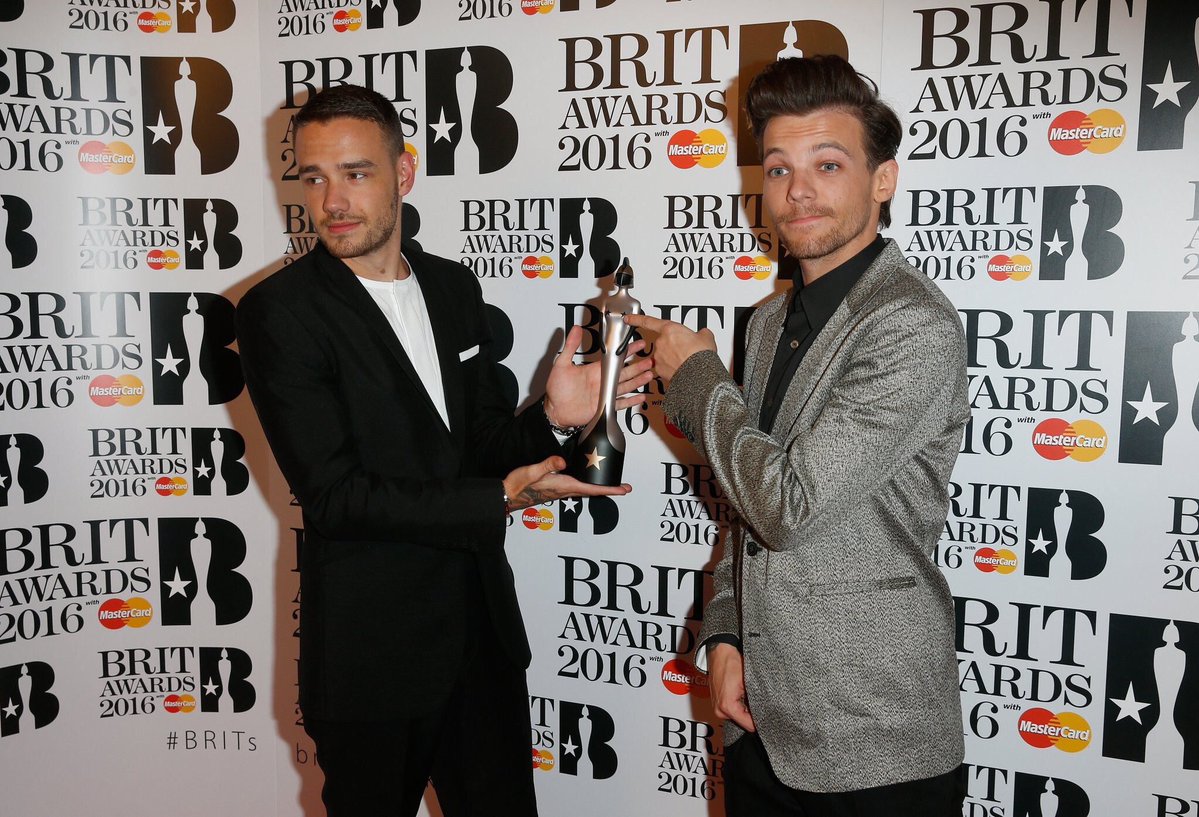 ELeHOuZa's tweet photo. #CongratulationsOneDirection  #BRITVIDONEDIRECTION https://t.co/ewdMLtNiEn