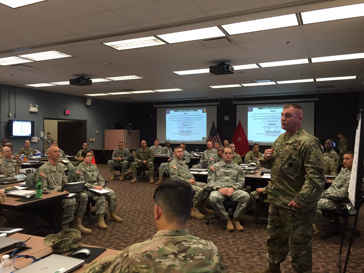 99TH_CG's tweet photo. Speaking about what #USAREC means to #USAR commanders at the Company Commander/First Sergeant Course #CCFSC https://t.co/ULSZro17fH