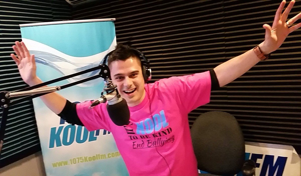 KoolFMBarrie's tweet photo. Bullying can affect us anywhere... What do you think is the best way to deal with it? #pinkshirtday #kooltobekind https://t.co/CQLb7M2L8n