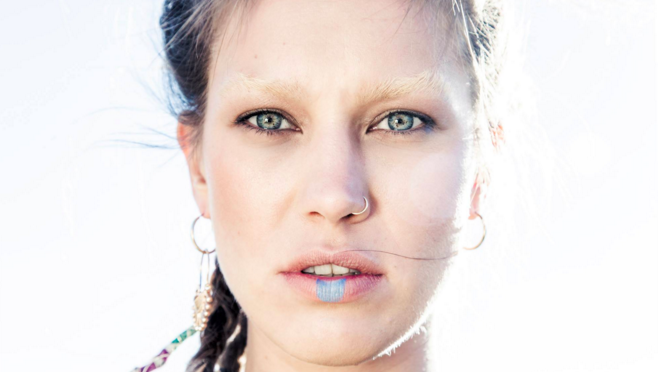 Listen to <a href="/elliphantmusic/">Elliphant</a> and <a href="/Skrillex/">Skrillex</a> collaborate on "Spoon Me" p4k.co/YI9vc
