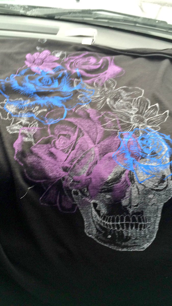 ktyrose's tweet photo. I went shopping today &amp; saw a shirt that has white, purple &amp; blue roses on it. Naturally I bought it. #teambluerose https://t.co/MFZnwPix6m