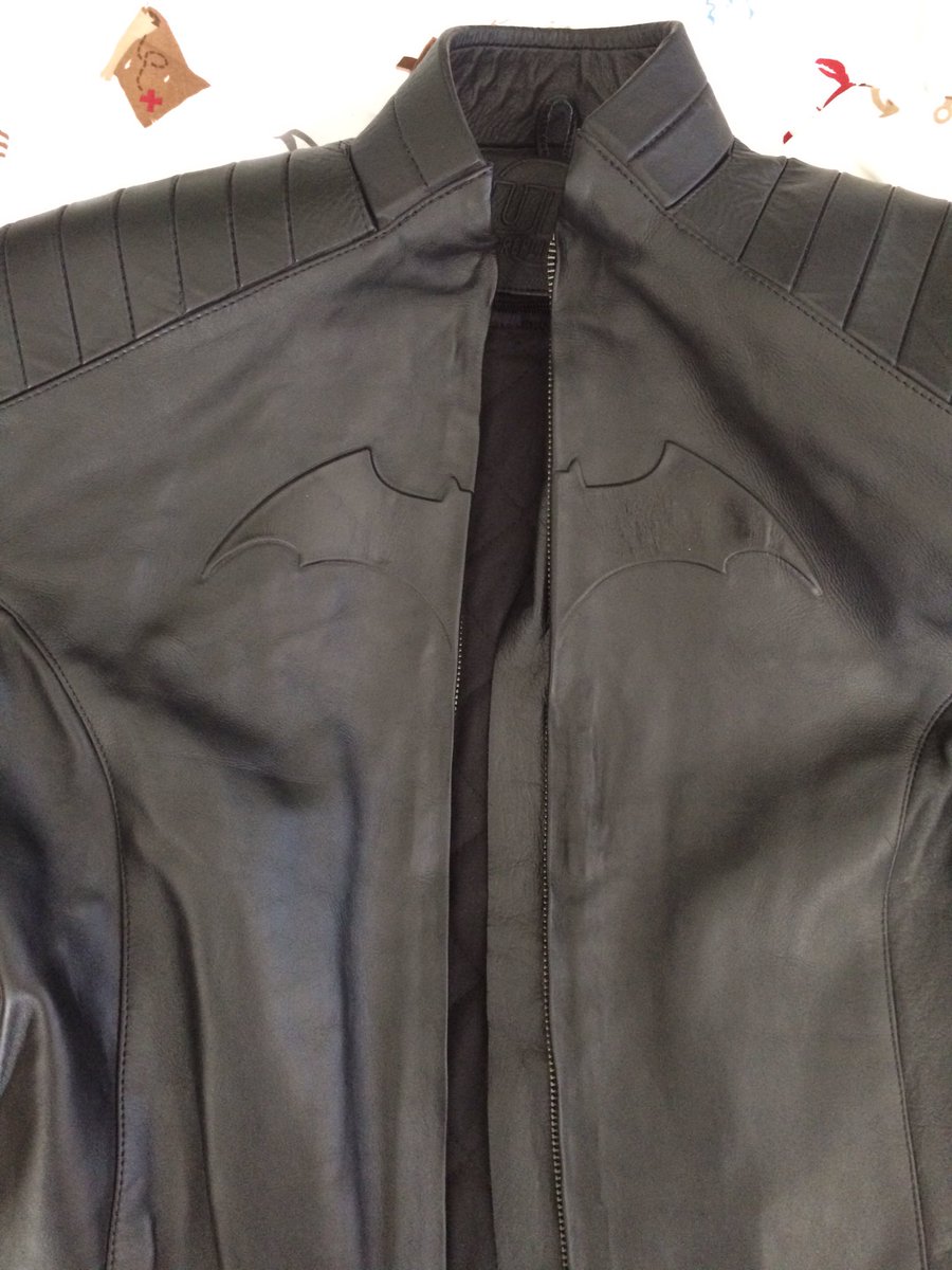 TheBatMarino's tweet photo. Guess what's back. #actor #nextbatman #backinblack #Actorbranding #Iamtheknight #futurebatman @udreplicas @DCComics https://t.co/wG1hedzLF9