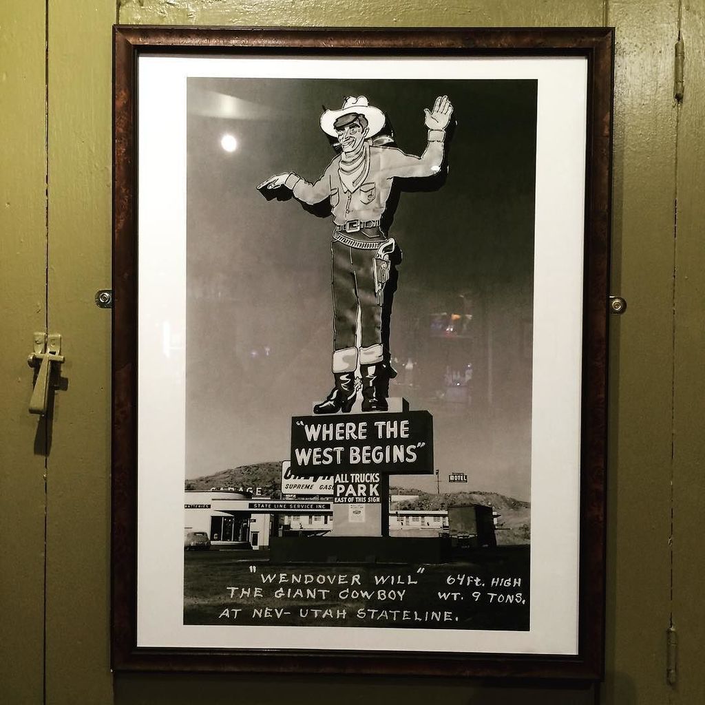 17kingandqueen's tweet photo. New picture at The King and Queen. Coincidentally very appropriate.. @WendoverCeleb https://t.co/nFS4GoPchG https://t.co/240jQQHvfL
