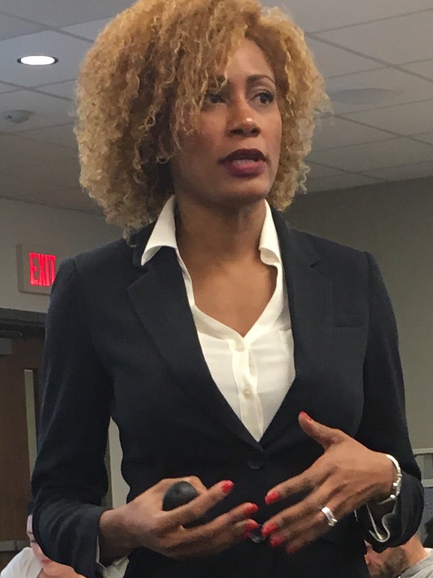 martypieratt's tweet photo. Award-winning Florida real estate manager Cassandra Exantus speaking @IUBloomington @KelleySchool @JceiKelley @WSJ https://t.co/80trkFGkbh