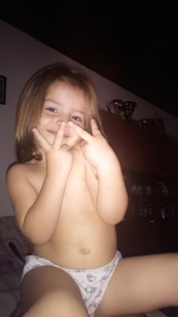 LujanBustamate's tweet photo. La loca haciéndose la linda😂😂 https://t.co/cltiJwRH3k