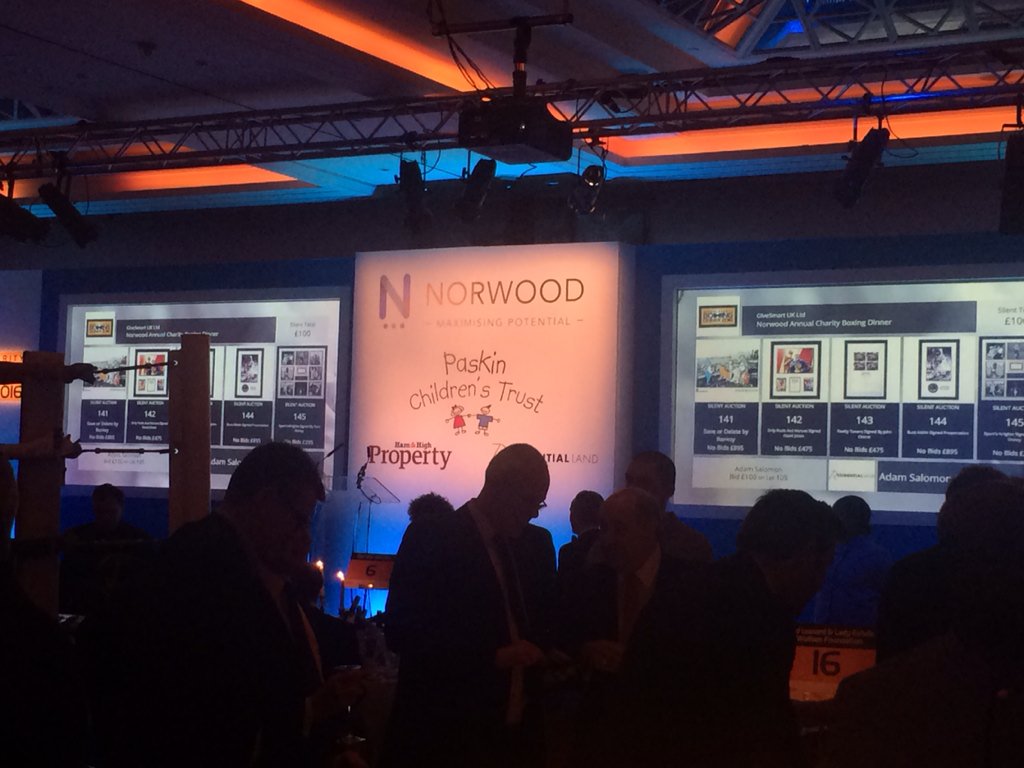 PaskinCsTrust's tweet photo. Things are heating up at the PCT @norwooduk #boxingdinner! #knockoutevent @hamhighproperty https://t.co/9IYorYEnwg