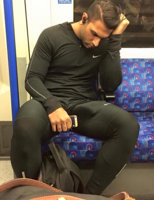 Sat opposite this on the tube 😝😝😝 https://t.co/Jn30DI9mO5<a href="/tag/hohoho"class="tags"><span>#hohoho</span></a>