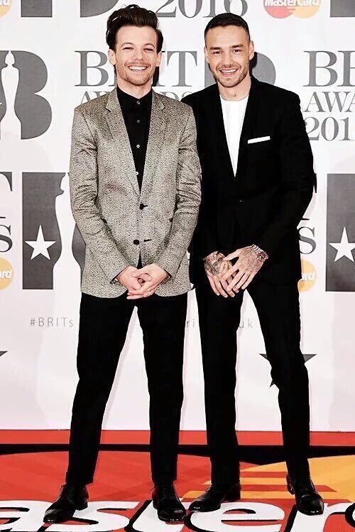 stractoure's tweet photo. Liams hand tattoos are everything #BRITs2016 https://t.co/Dm0IY4NHFJ