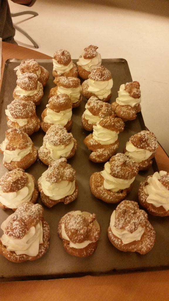 djmay77's tweet photo. Après les oeufs à la neige, les choux chantilly. C ça le #BAFD1. #BAFD2 dans ta face. @kimdelagarde @Gulien @EEUdF https://t.co/OgiV1MULXd