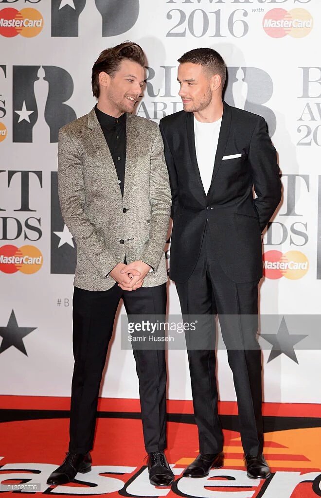 TeamDirectionBR's tweet photo. FOTOS || Louis e Liam no Red Carpet do #BRITs. https://t.co/Gn7GDqXlDD