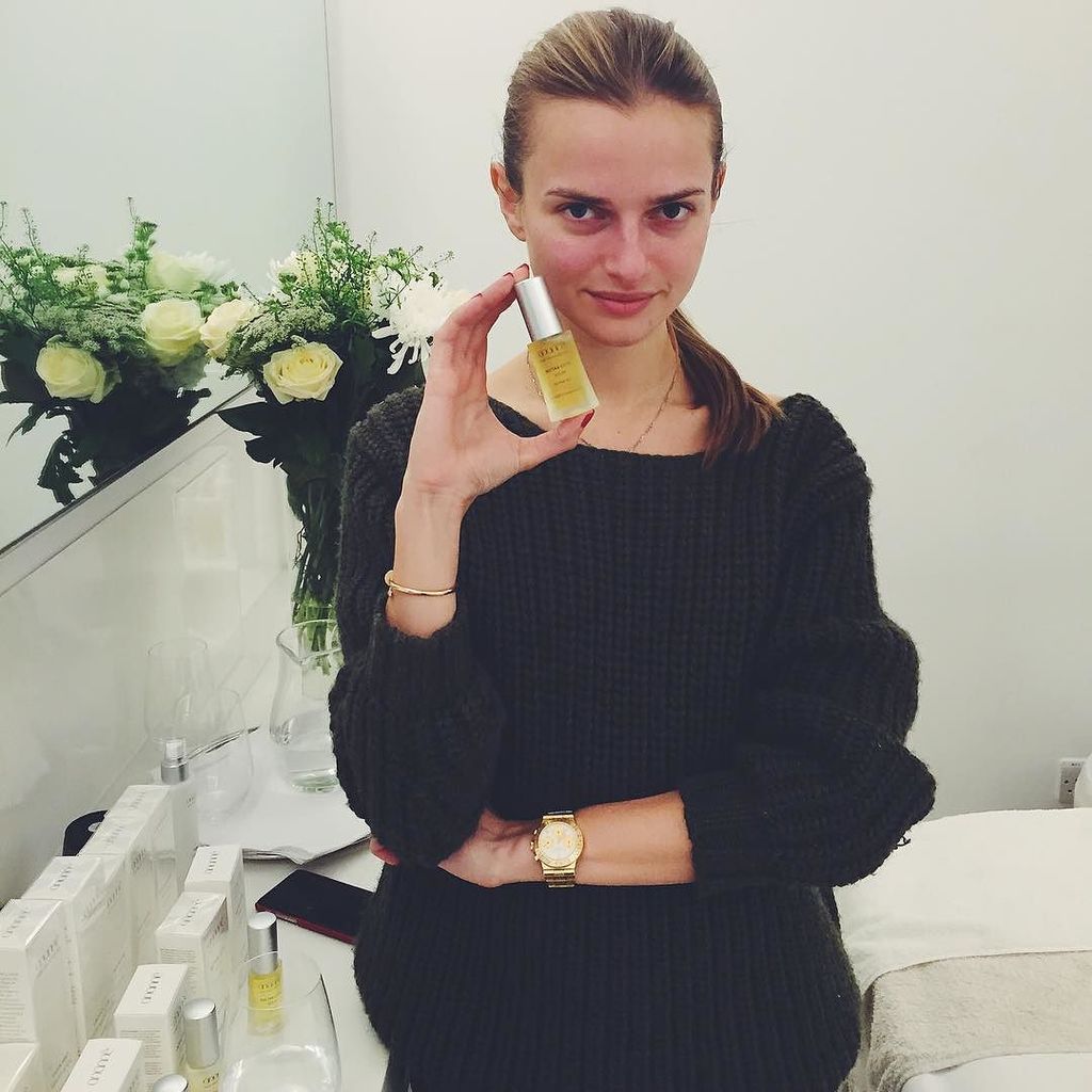ananneskincare's tweet photo. It was amazing to meet beautiful model @annazak in London at @fenwickbondst for a luxury #ananne treatment! Gabriel… https://t.co/y3bSCnfSJC