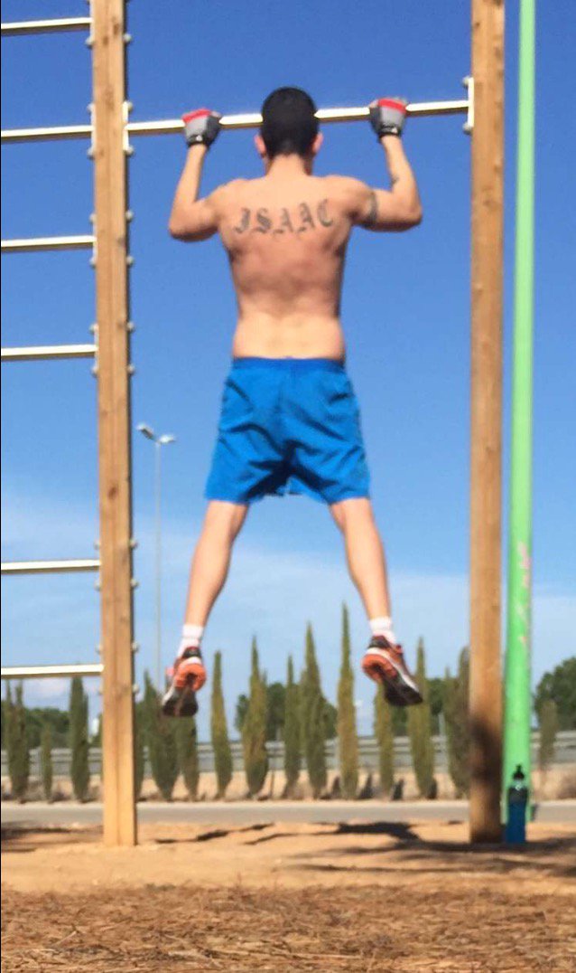 YULOFFF's tweet photo. @Gaditan_  @Zak1979 Tengo instantáneas de que ya se están entrenando para la ocasión al más puro estilo Rocky Balboa https://t.co/OTPWTALNe2