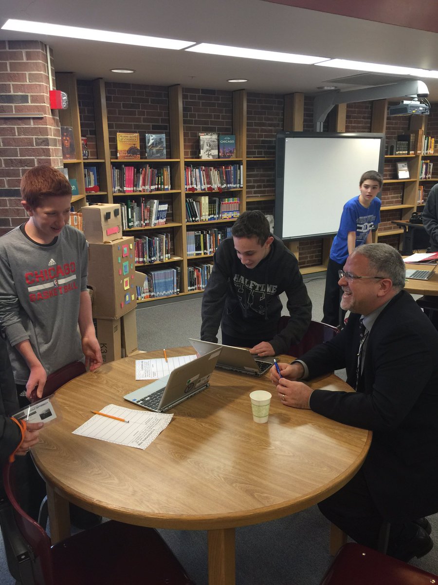 Ss presenting their How to Change the World projects! Thanks <a href="/mikelubelfeld/">Michael Lubelfeld</a> for coming by! <a href="/MissDiVenere/">Dayna Brady</a> #engage109
