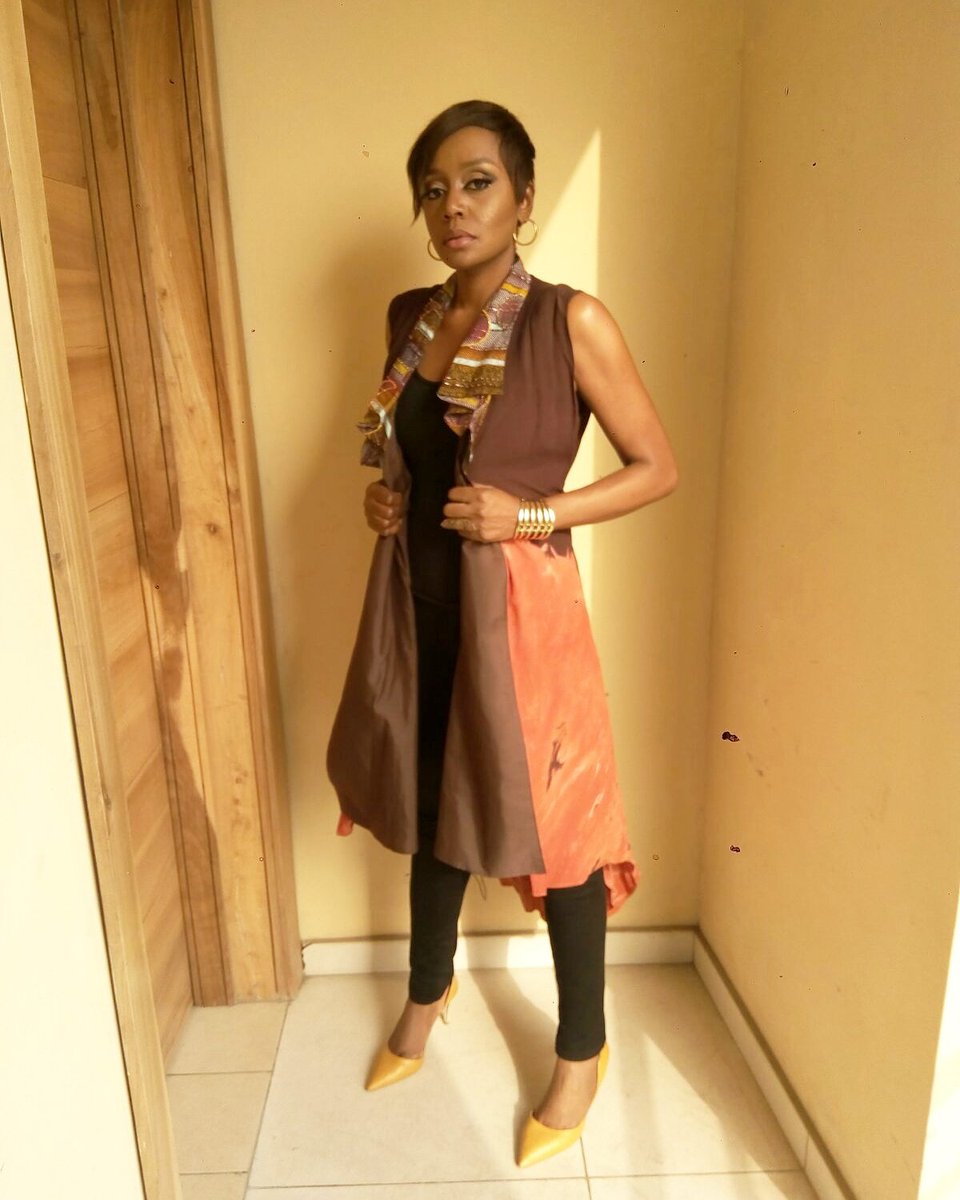 MichelleDede's tweet photo. Je m'appelle #LaCameleonDeLaMode #styledby @rhodaebun in @HouseofMarie_ng #Mua Onyi @zaronintl, #hair @ShooShoobaby https://t.co/KW8KLqL4If