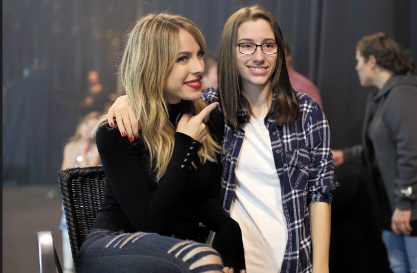 meglortiefortin's tweet photo. MERCI BEAUCOUP à @v_Carole pour ma photo avec @MarieMaiReal c'est ma meilleure à vie!!!😍😍😍 #MMStDenis https://t.co/GCDKF81JpI