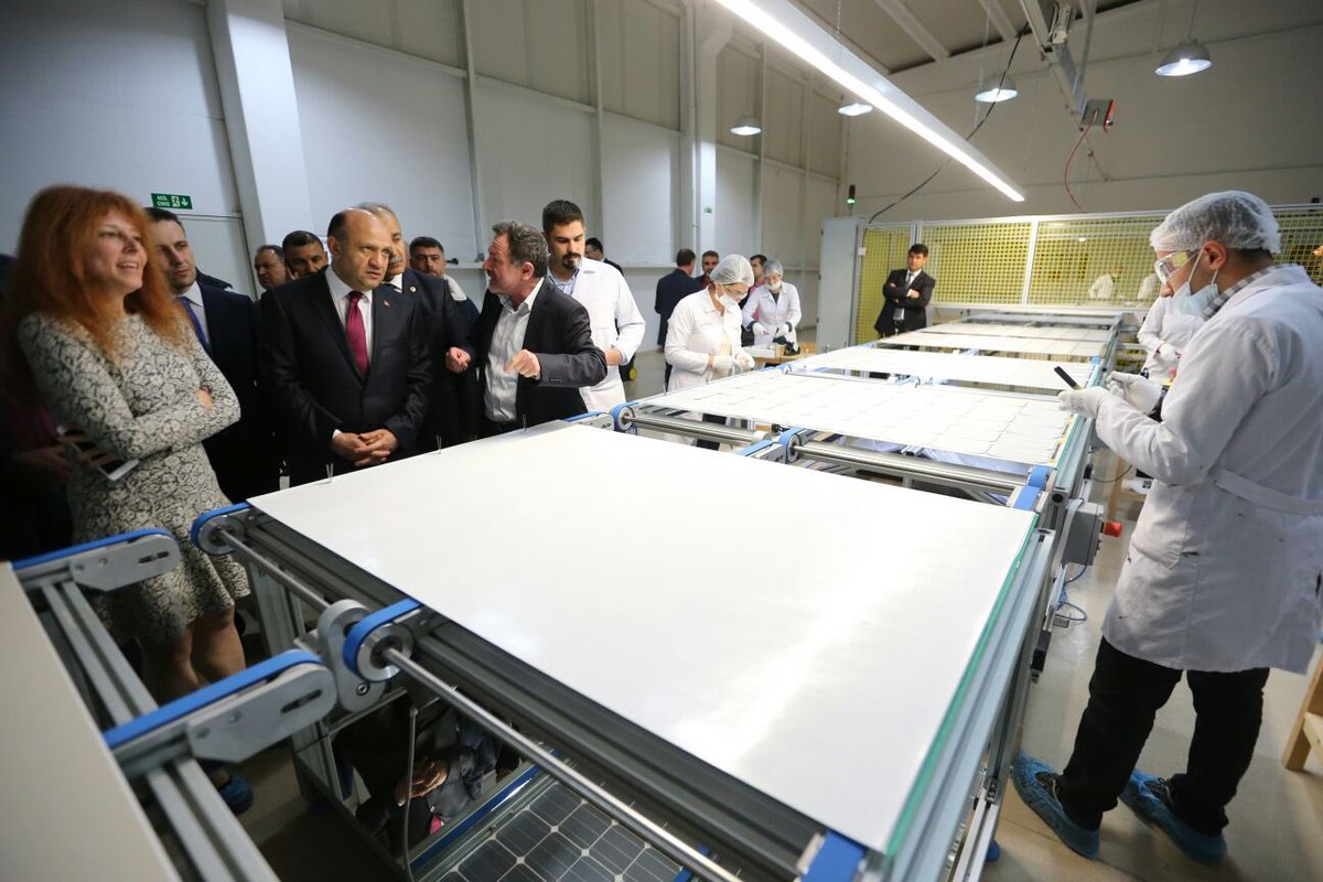 TCSanayi's tweet photo. Bakan IŞIK, Adıyaman Organize Sanayi Bölgesinde Yüksek teknolojiyle güneş paneli üretimi yapan firmayı ziyaret etti https://t.co/46BEGFDXBV