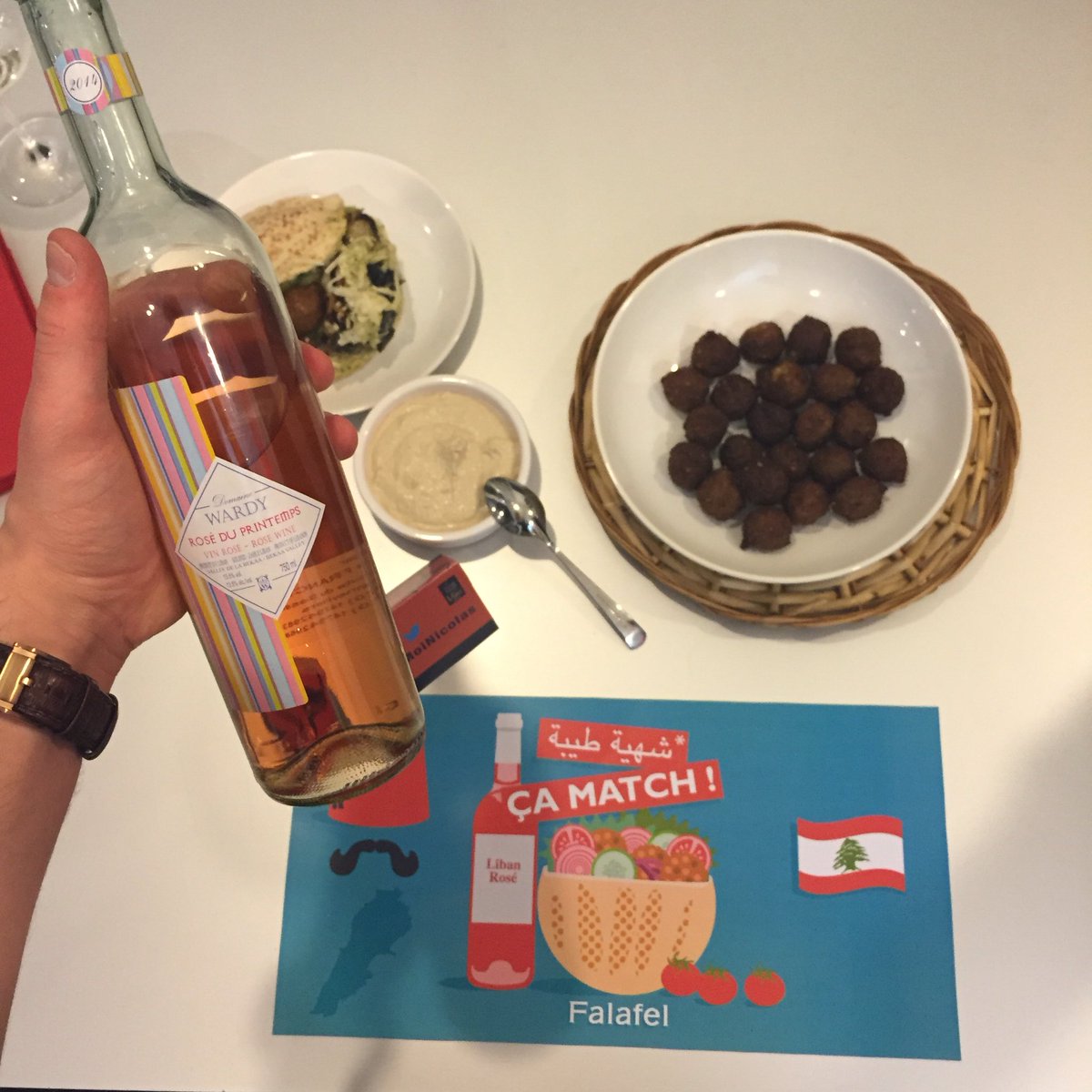 creapills's tweet photo. Ce soir on est avec @DisMoiNicolas pour tester des accords mets/vins originaux ! 👌#DisMoiNicolas https://t.co/BAtdZueQhF