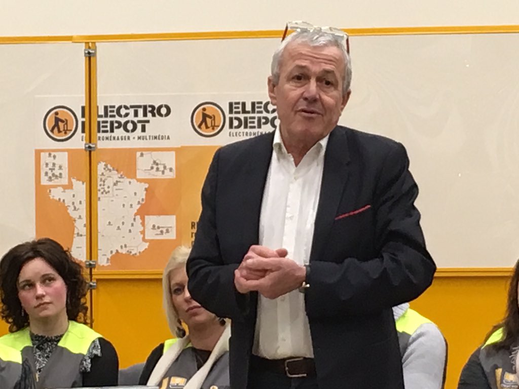 Dauvers70's tweet photo. Pascal Roche l'un des plus "fou furieux" du low cost en France (sur mon clavier c'est affectueux ;-) #electrodepot https://t.co/basG2uHm8l