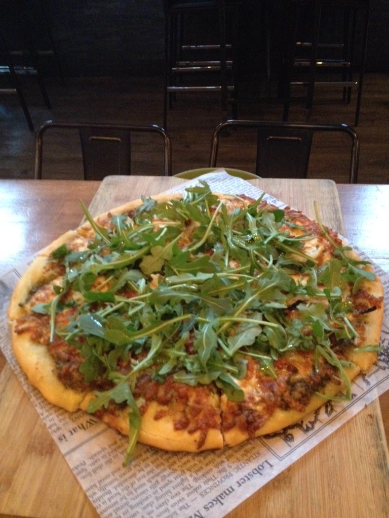 211Main's tweet image. New menu item! Italian pizza🍴.Goes great with a glass of Burning Kiln After Party🍷 #eatlocal#dovervibe